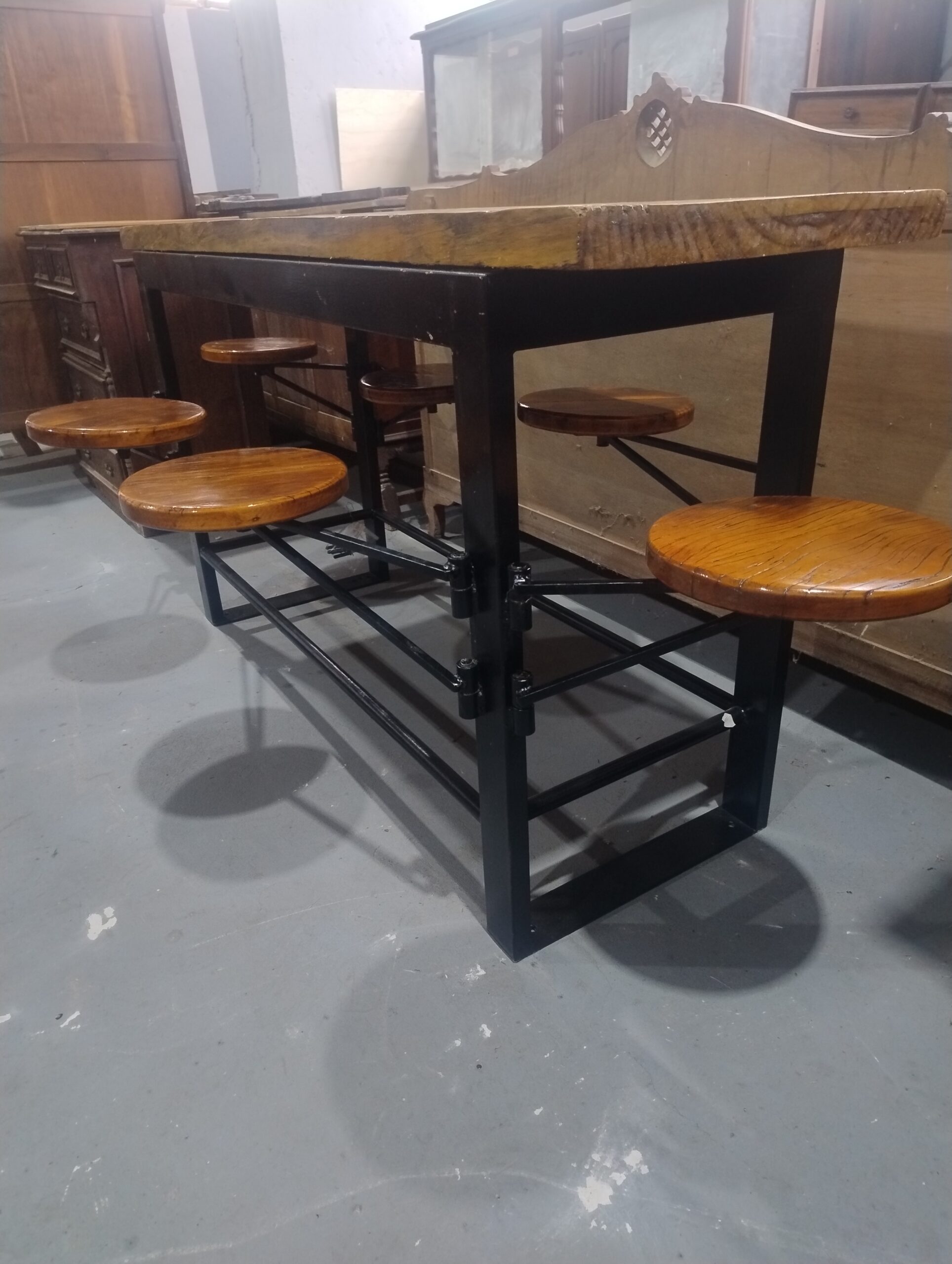Bancada para área gourmet com 6 bancos articulados. - Imagem 3